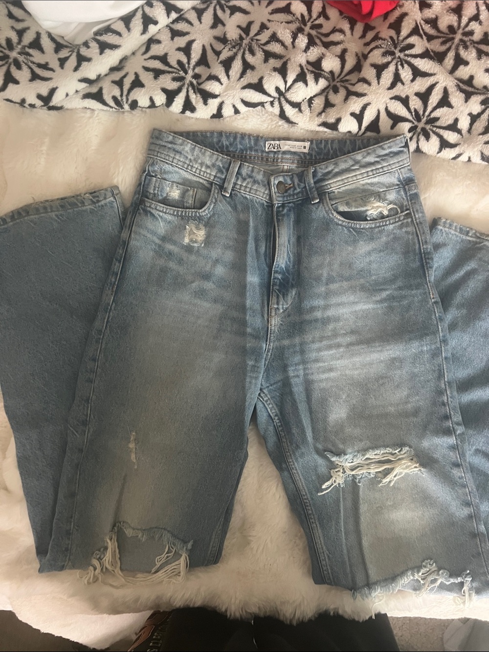Zara Women’s Light Blue Distressed Relaxed Jeans
